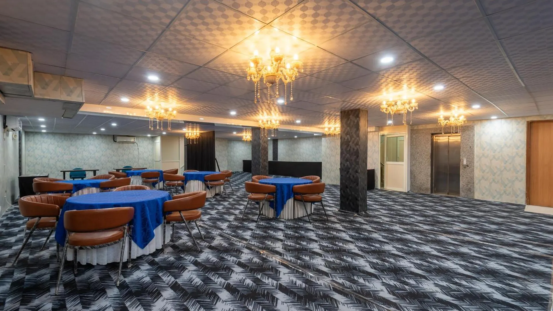 ***  Hotel Oyster Pearl I Near Medanta Hospital I Sec-39 I Gurgáon Indie